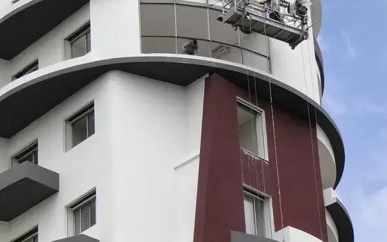 Soldadura de barandilla metálica en altura en Palma
